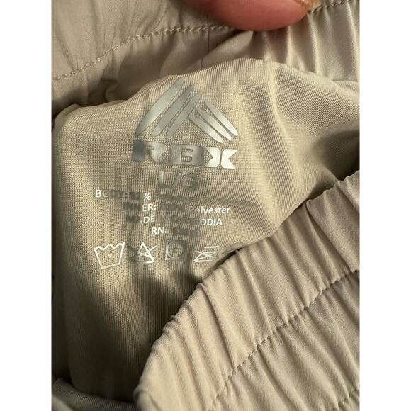 RBX NWT Beige and White Large Shorts w/ Contrast Stripes on Size - Picture 4 of 5